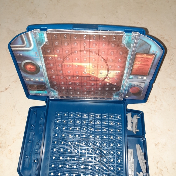 Vintage 1996 Battleship Game Replacement Pieces - Picture 2 of 11